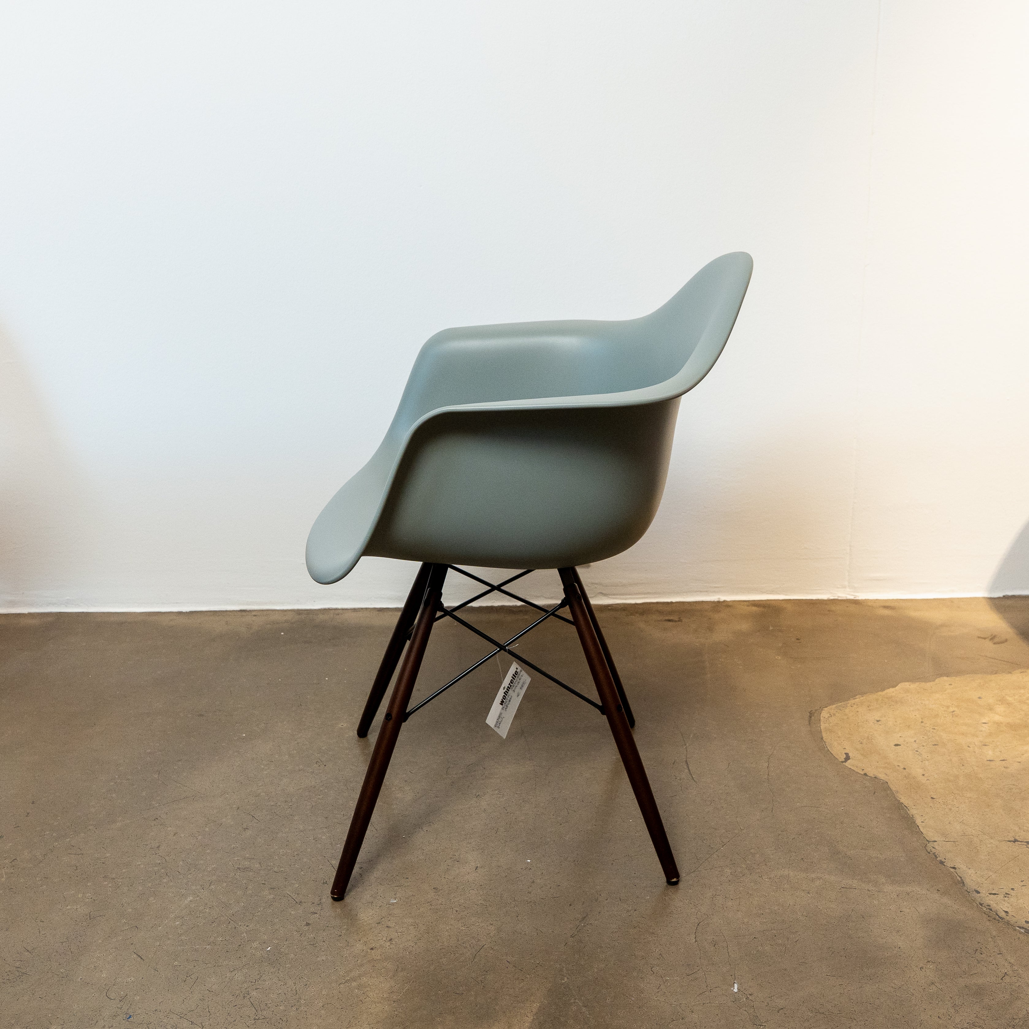 Eames Plastic Armchair DAW
