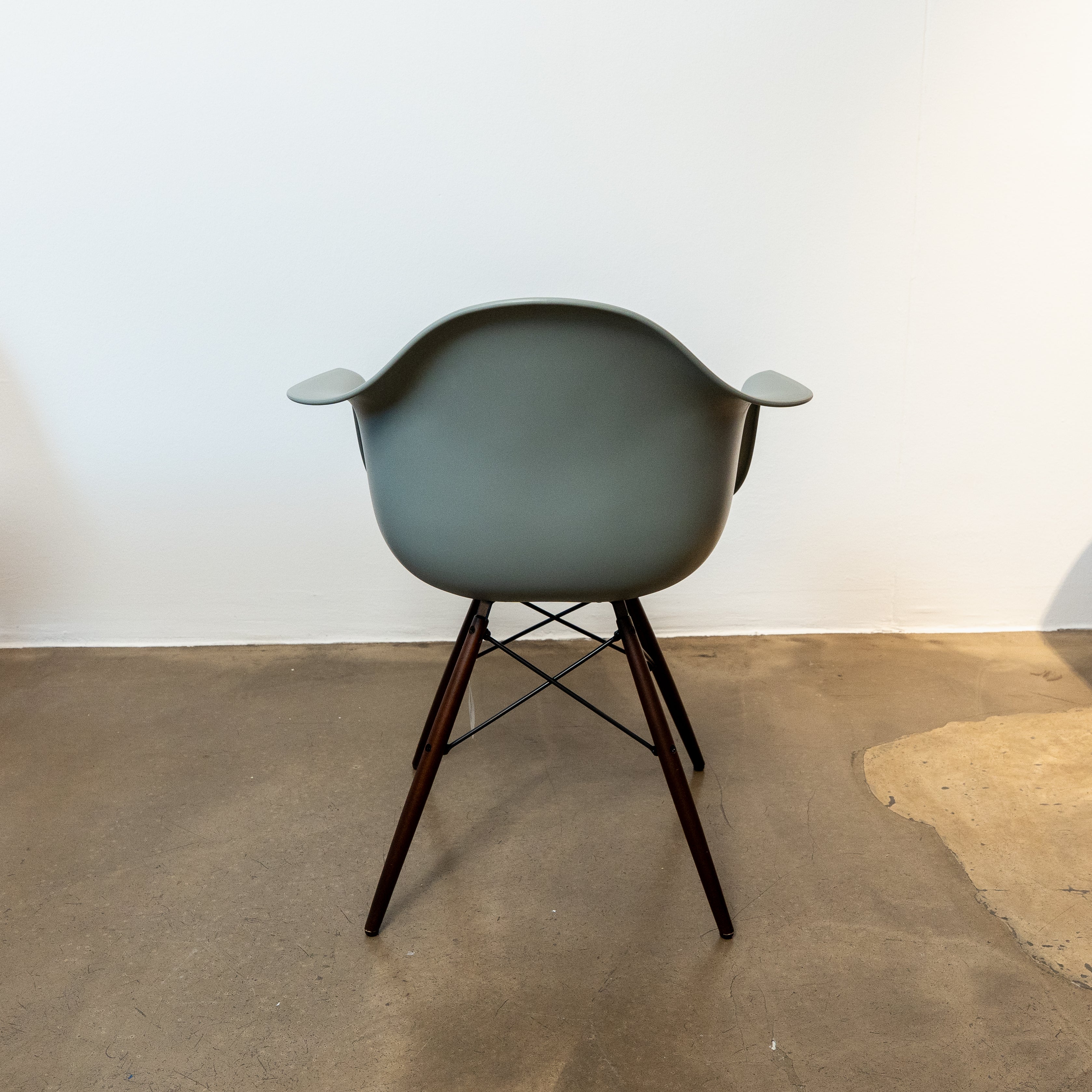 Eames Plastic Armchair DAW