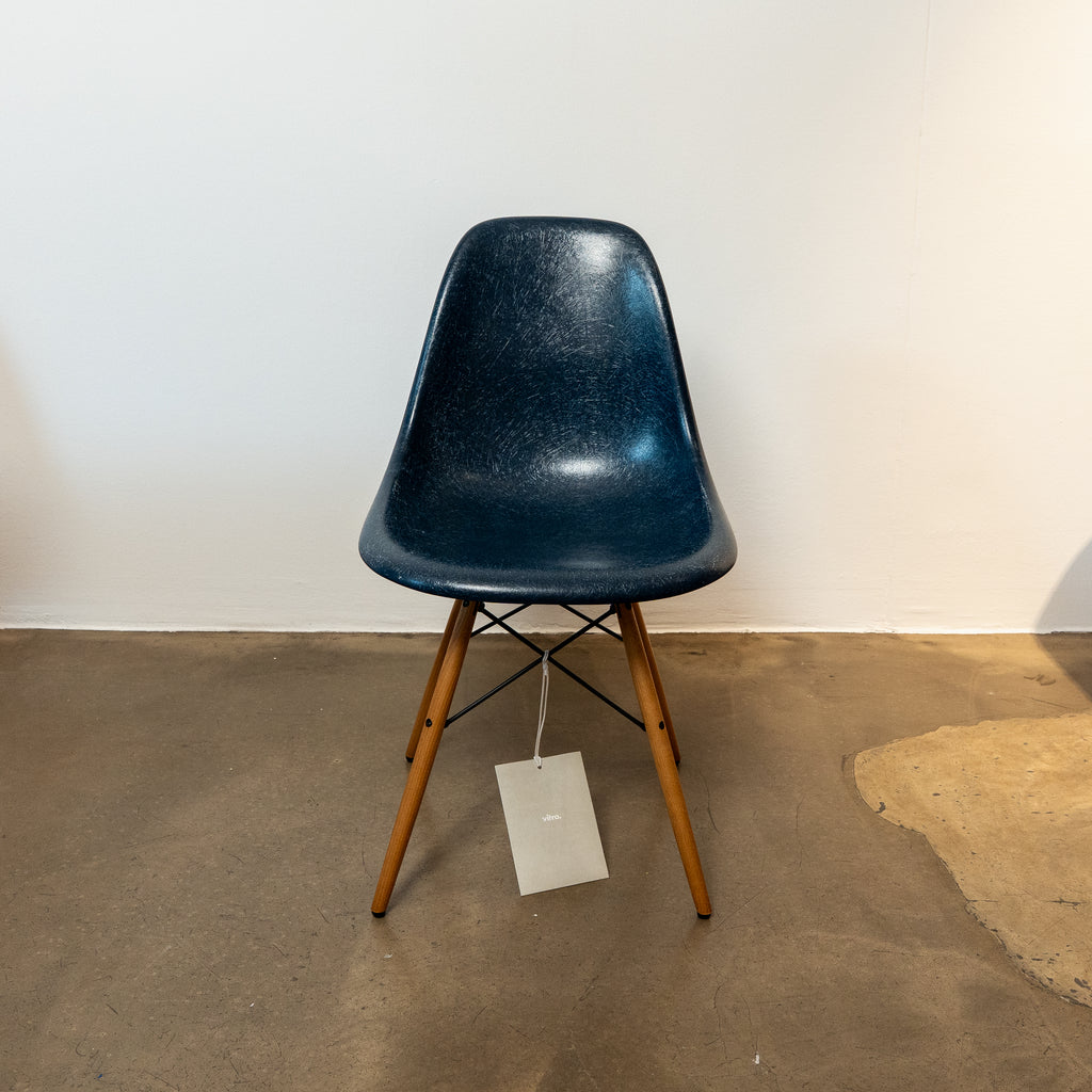 Eames Fiberglas Sidechair DSW Navy