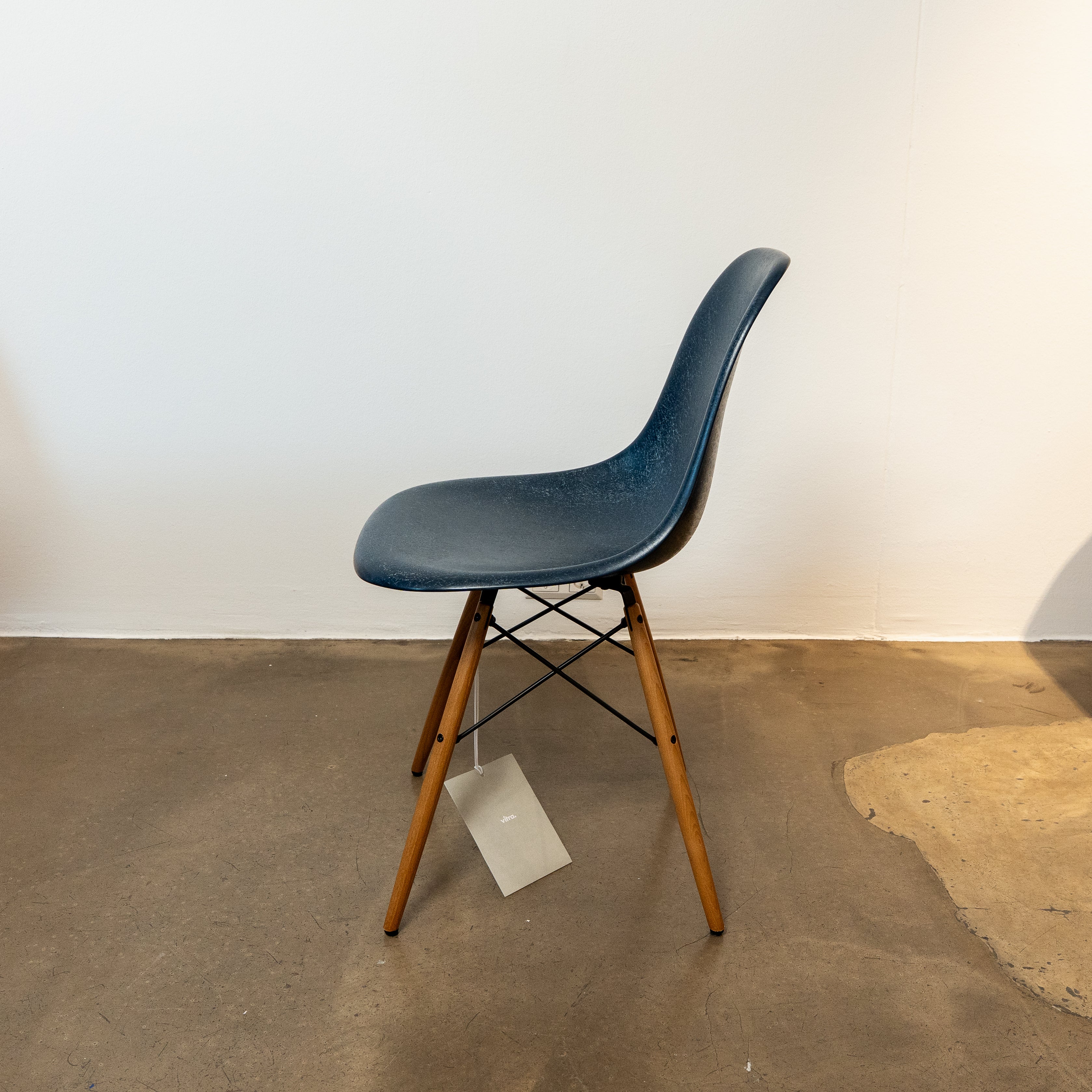 Eames Fiberglas Sidechair DSW Navy