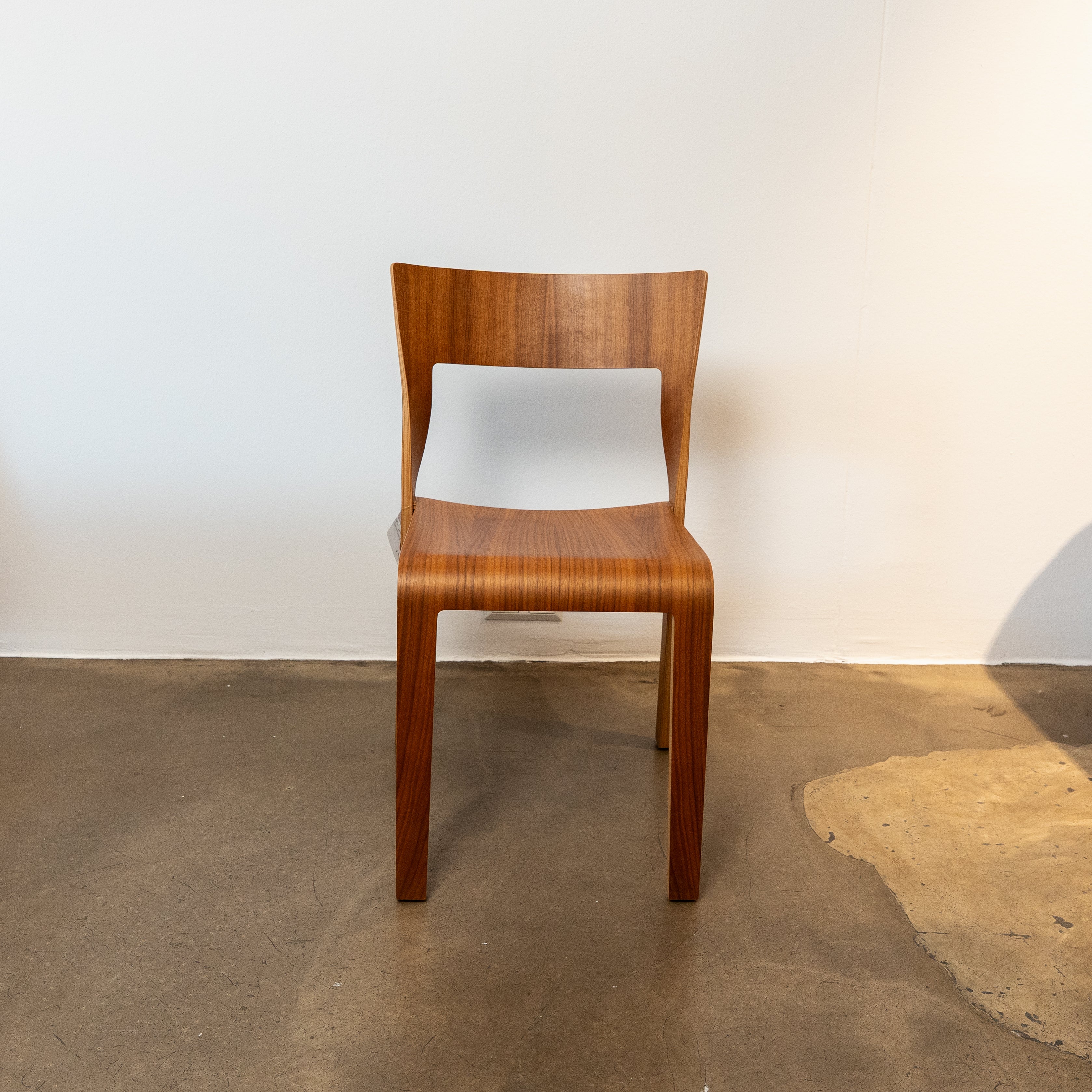 Torsio Stuhl Nuss