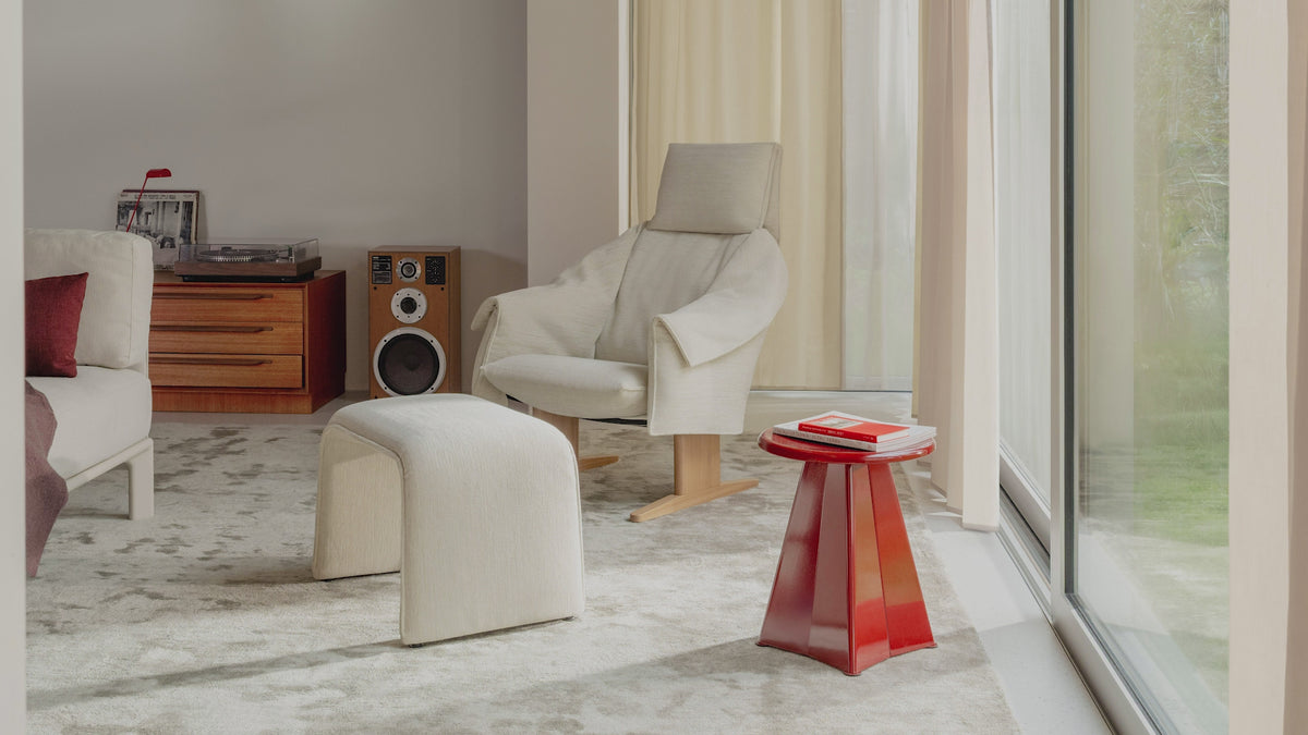 Bascule Lounge Chair von Studio OE für Vitra. Erhältlich bei Wohnzeile4 in Wien.